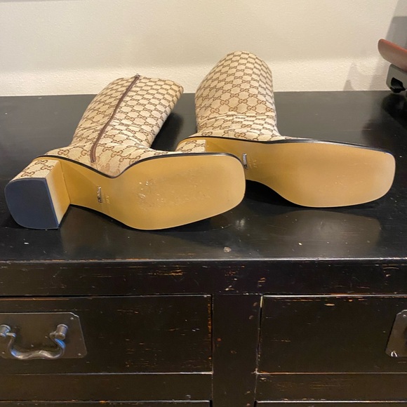 GUCCI NWT ONYX MONOGRAM GG FABRIC BOOTS SIZE 8.5 - Picture 5 of 7